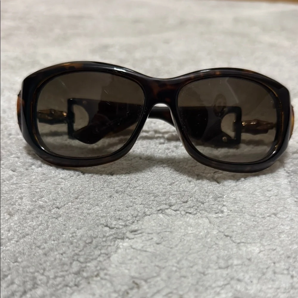 Gucci these sunglasses